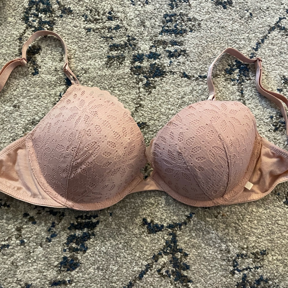 Elegant Lace Women's Bra in tan-NWOT